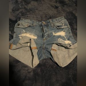 KanCan distressed daisy dukes 24/0